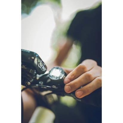 LIGHT FRONT FEMTO USB DRIVE BLACK LEZYNE