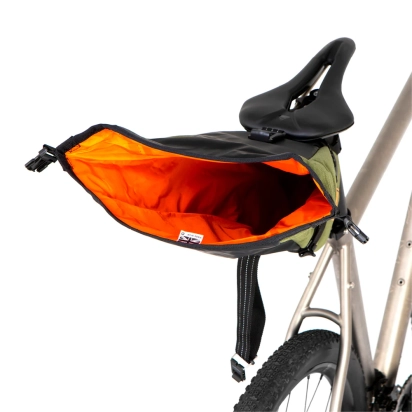 SADDLE PACK 4.5L OLIVE RESTRAP